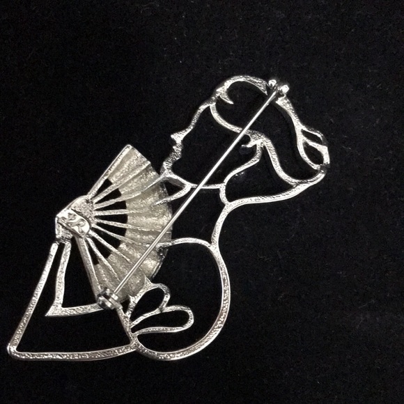 VINTAGE REMINGTON SILVER TONE VICTORIAN LADY W/ FAN BROOCH - Picture 2 of 7